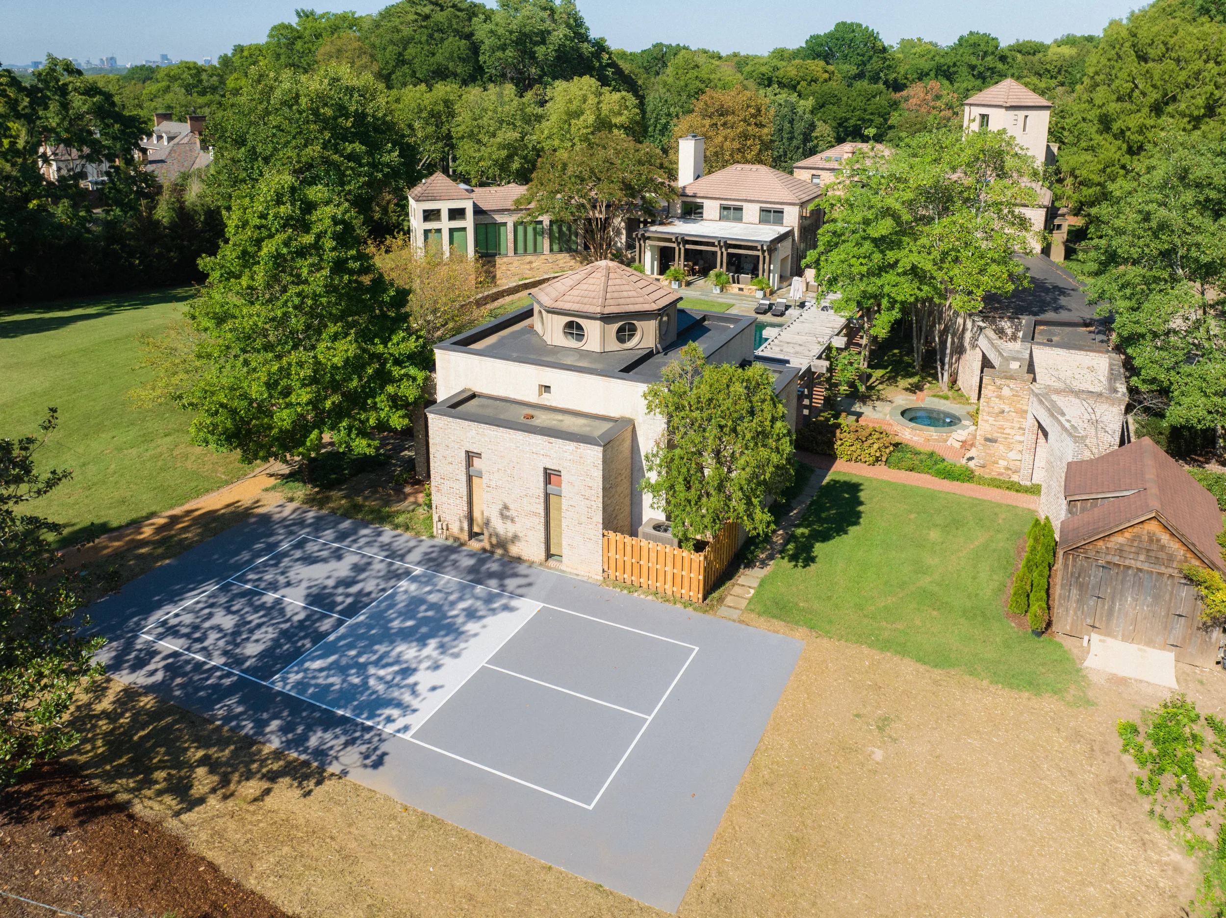Private residence court 8