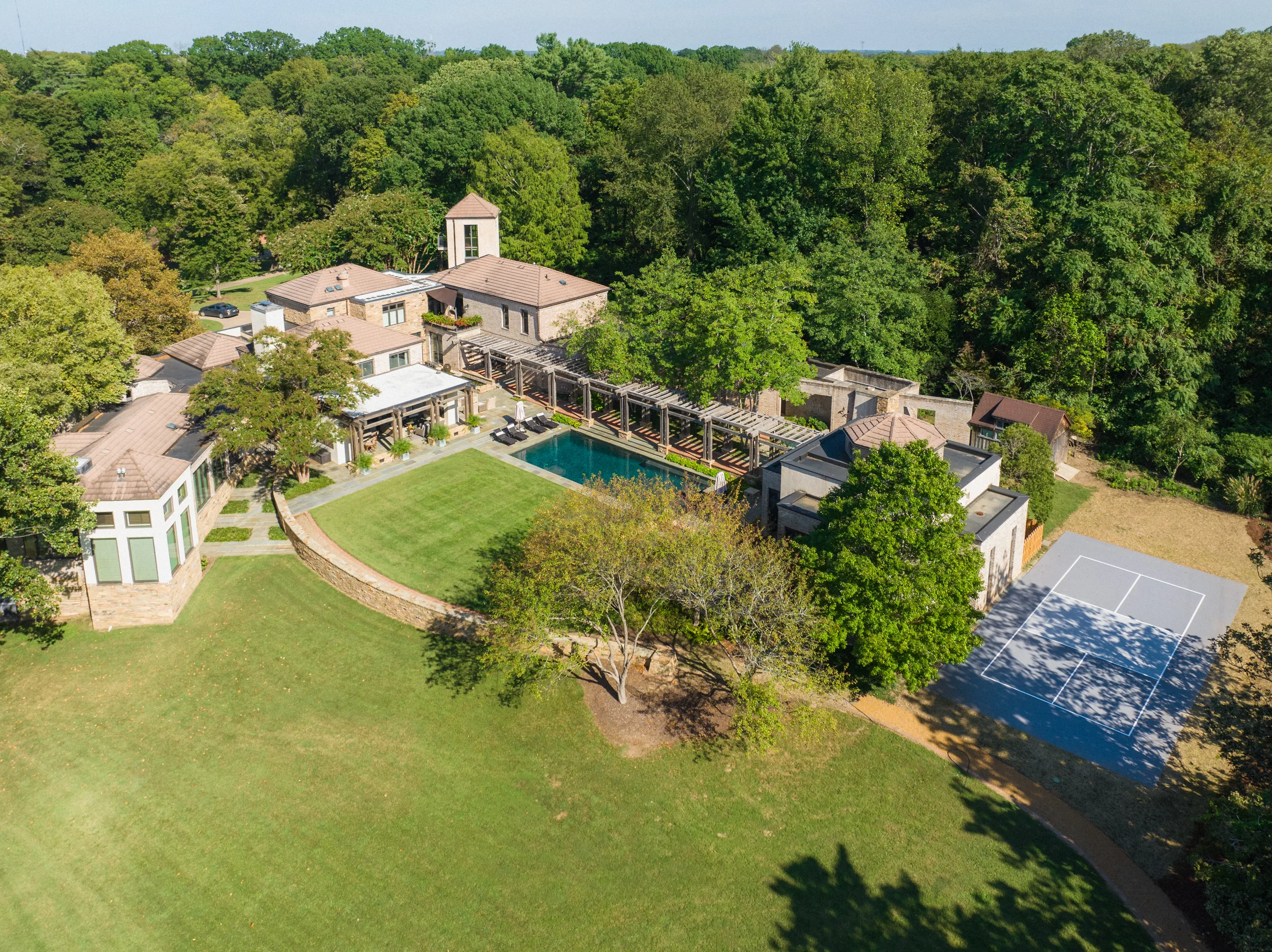 Private residence court 9